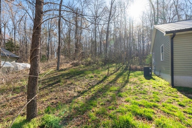 Building Photo - 3-Bedroom in Town of Farmville with Privacy and Convenience!