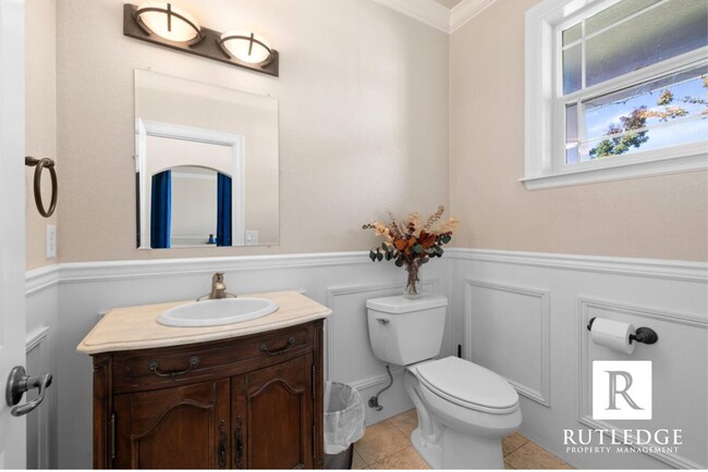 Building Photo - STUNNING 4 Bed/3.5 Bath Home in Talent!!!