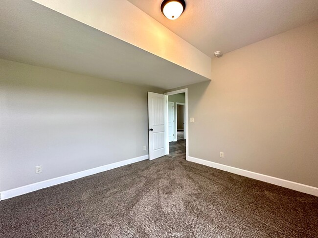 Building Photo - 1093 Henry Pl Blvd