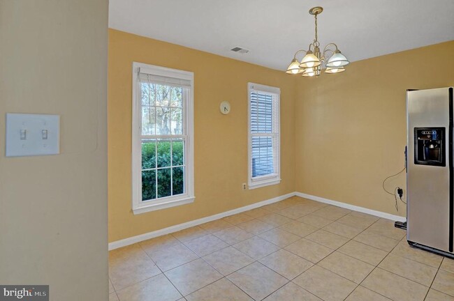 Building Photo - 6389 Fenestra Ct