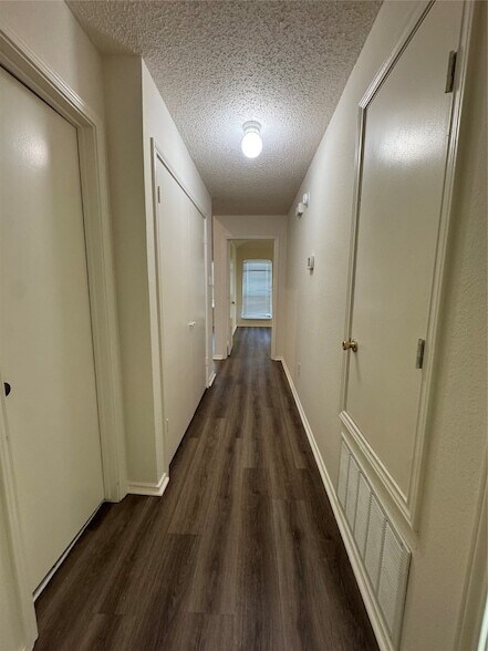 Building Photo - 503 Rose Dr