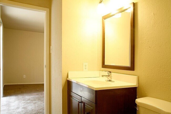 Building Photo - 9 Wolfhound Ln