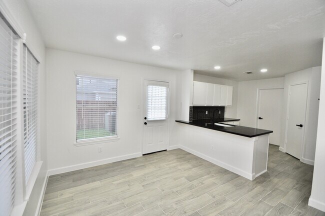 Building Photo - 16402 Gold Ridge Ln