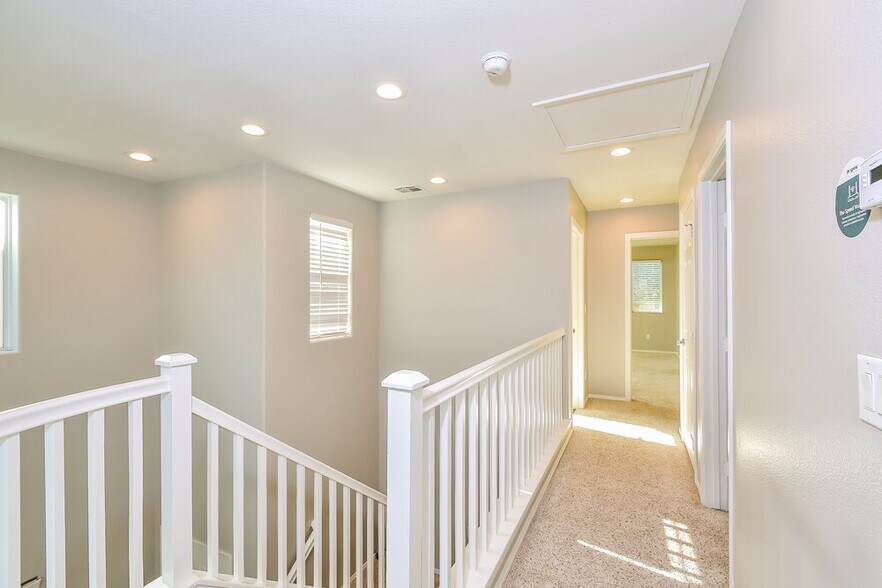 Building Photo - 998 Alfonso Ave