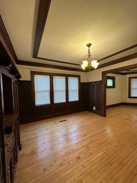 Building Photo - 319 E Montana St