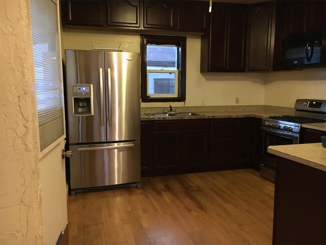 Building Photo - 324 S 26th St