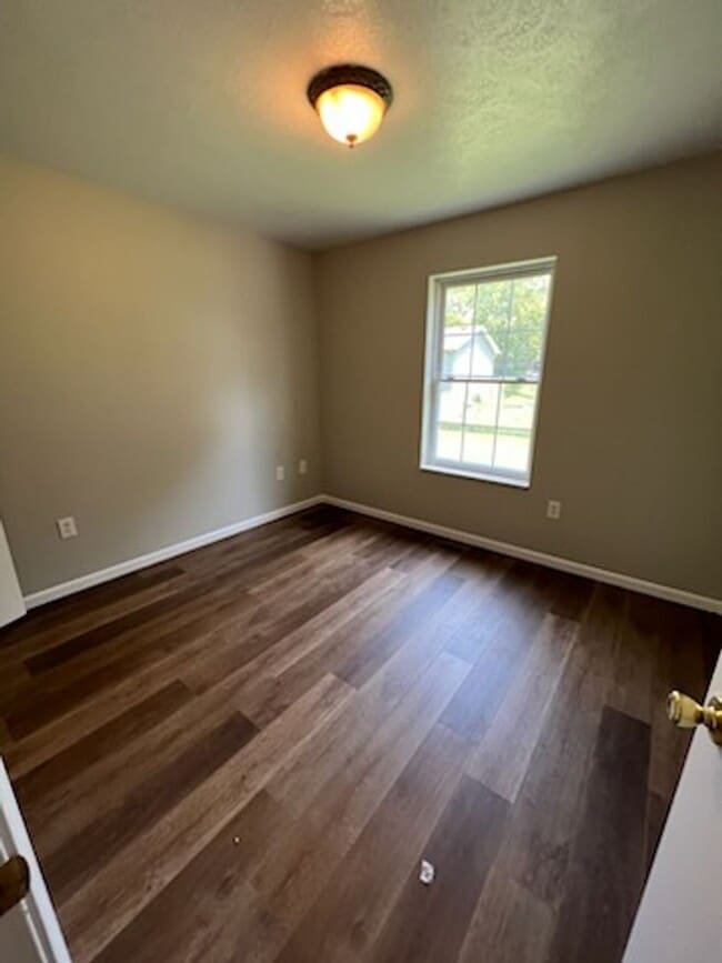 Building Photo - 3 Bed 2 Bath 2 Car Garage plus Bonus Room Available July 31, 2023