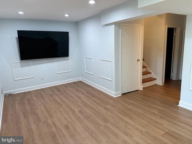 Building Photo - 7431 Shady Glen Terrace