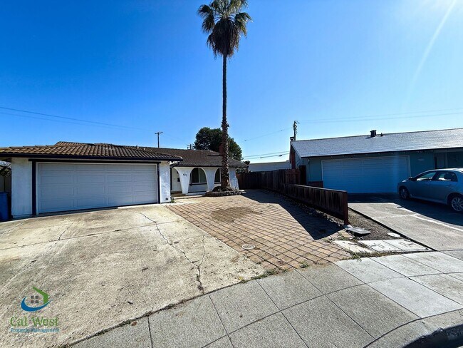 Building Photo - $5195 - 4 Bed/2 Bath Remodeled Home in Santa Clara