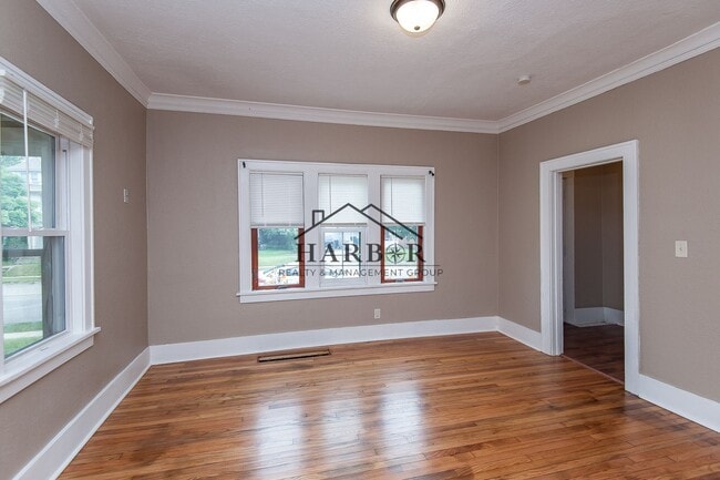 Building Photo - Charming Remodeled 3 bed 2 bath House!