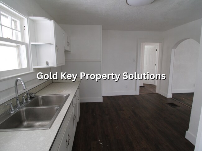 Building Photo - MUNCIE 3 BR 1 BA House with New Appliances and Garage (SECTION 8 APPROVED)