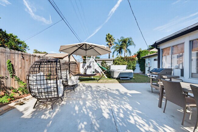 Building Photo - 6257 Bluebell Ave