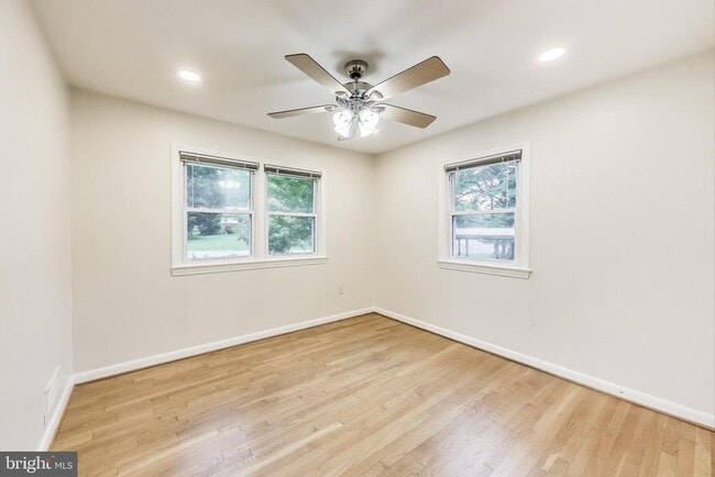 Building Photo - 6107 Parkway Dr