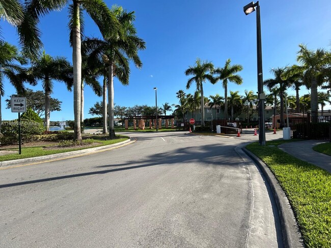 Building Photo - 1406 SE 26th Ct