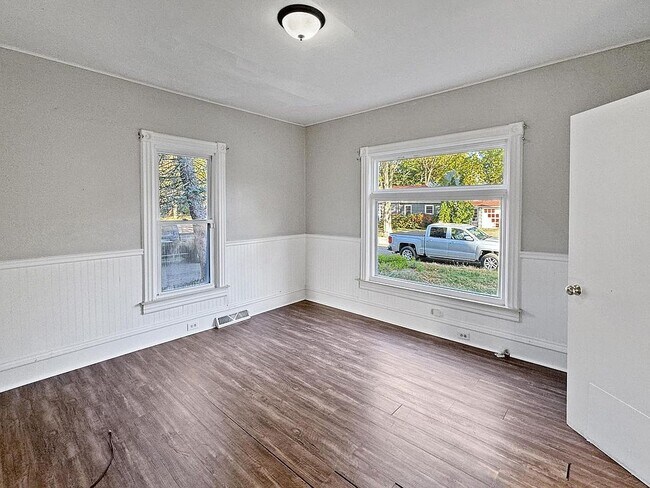 Building Photo - 368 Garfield Ave