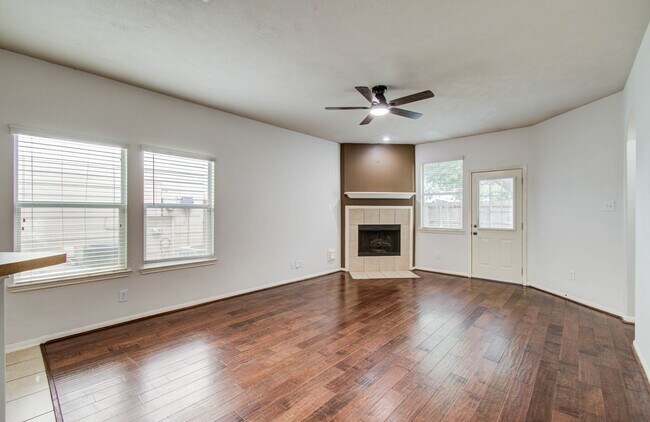 Building Photo - 14543 Bergenia Dr