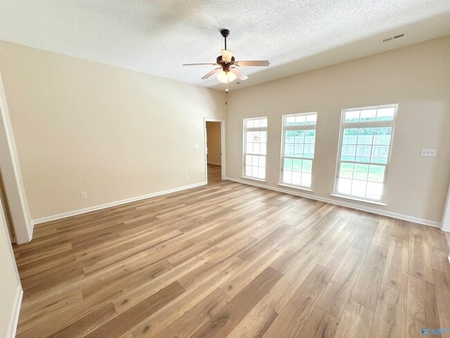 Building Photo - 104 NW Imogene Way