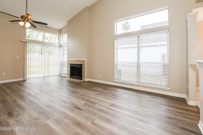 Building Photo - 8056 Coatbridge Ln N