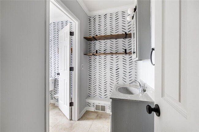 Building Photo - 7 Beardsley St