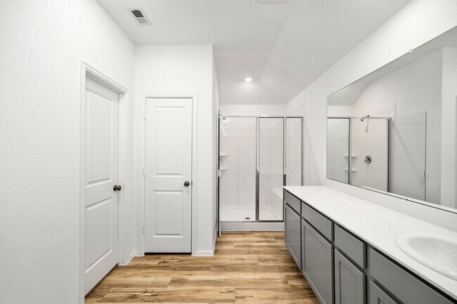 Building Photo - 7339 Bartoncliff Dr