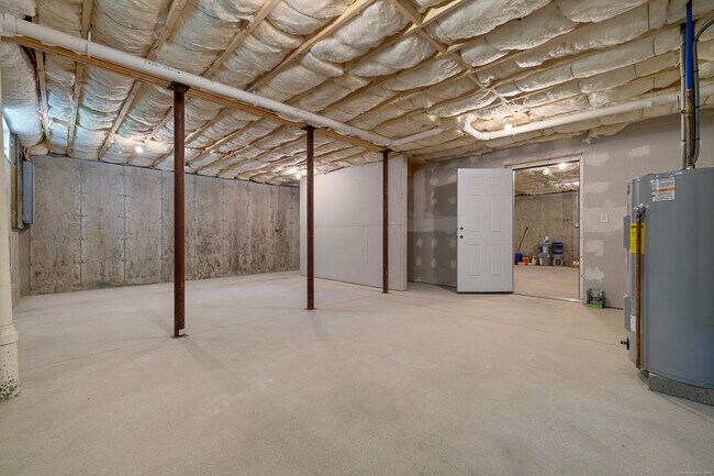 Building Photo - 156 Grove Ave