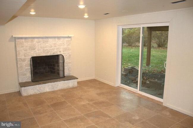 Building Photo - 64 Bogle Dr