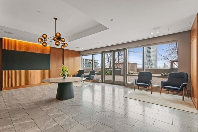 Building Photo - 75 Park Ln S