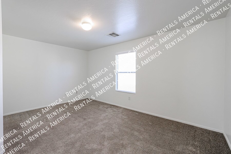 Building Photo - 4022 W Carter Rd