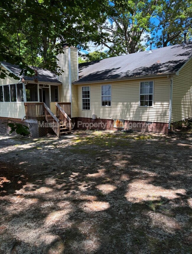 Building Photo - 1401 Ravensthorpe Dr