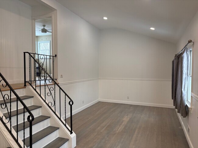 Building Photo - 93 Hazlet Ave