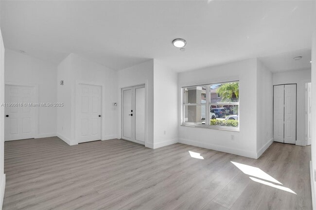 Building Photo - 425 SW 198th Terrace