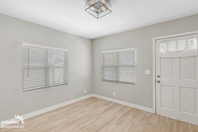 Building Photo - Spacious 3Bdm 1Ba Home In Central Phoenix!