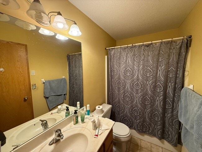 Building Photo - Spacious 5 Bedroom Home in Andover | Finished Walkout | 3-Car Garage