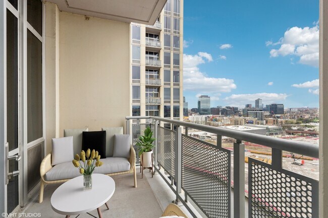 Building Photo - 720 N Larrabee St