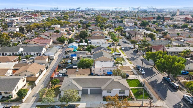Building Photo - 2 br, 1.5 bath Duplex - 1160 North Fries A...