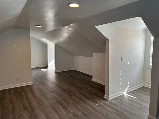 Building Photo - 139 Bonesteel St