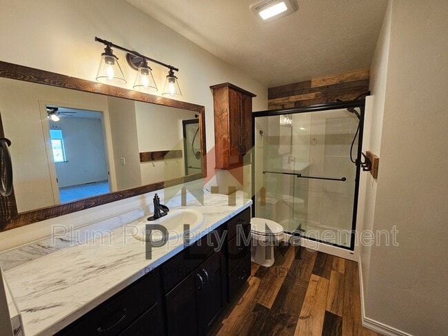 Building Photo - 522 Diane Ln