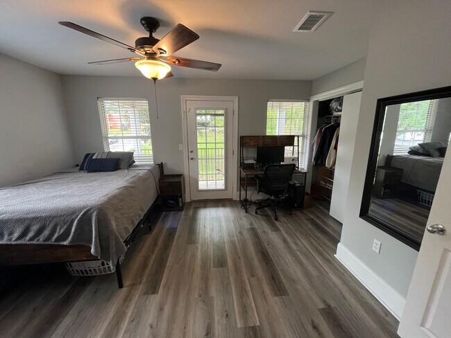 Building Photo - 502 Myers Park Ln