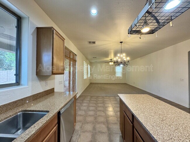 Building Photo - 43658 Caven Dr