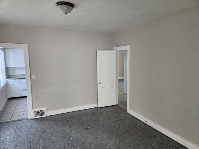 Building Photo - 1631 Hillcrest Rd
