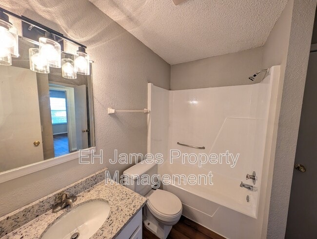 Building Photo - 11031 E 14th Ct