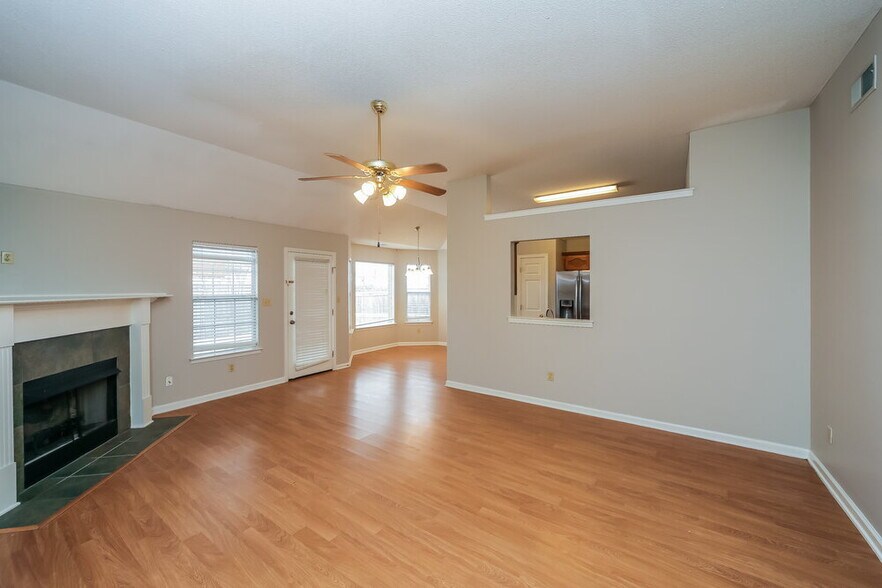 Building Photo - 8243 Cross Point Dr