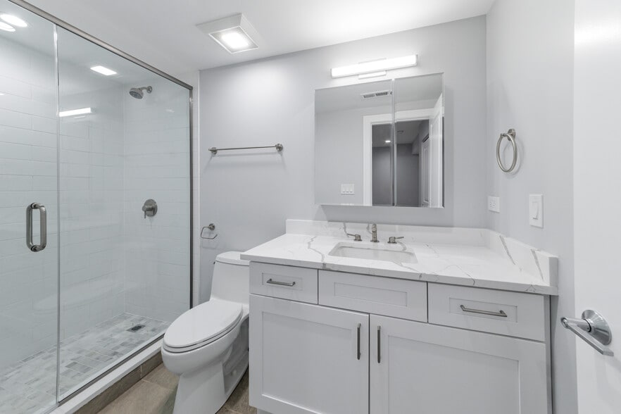 Building Photo - 935 W Winona St