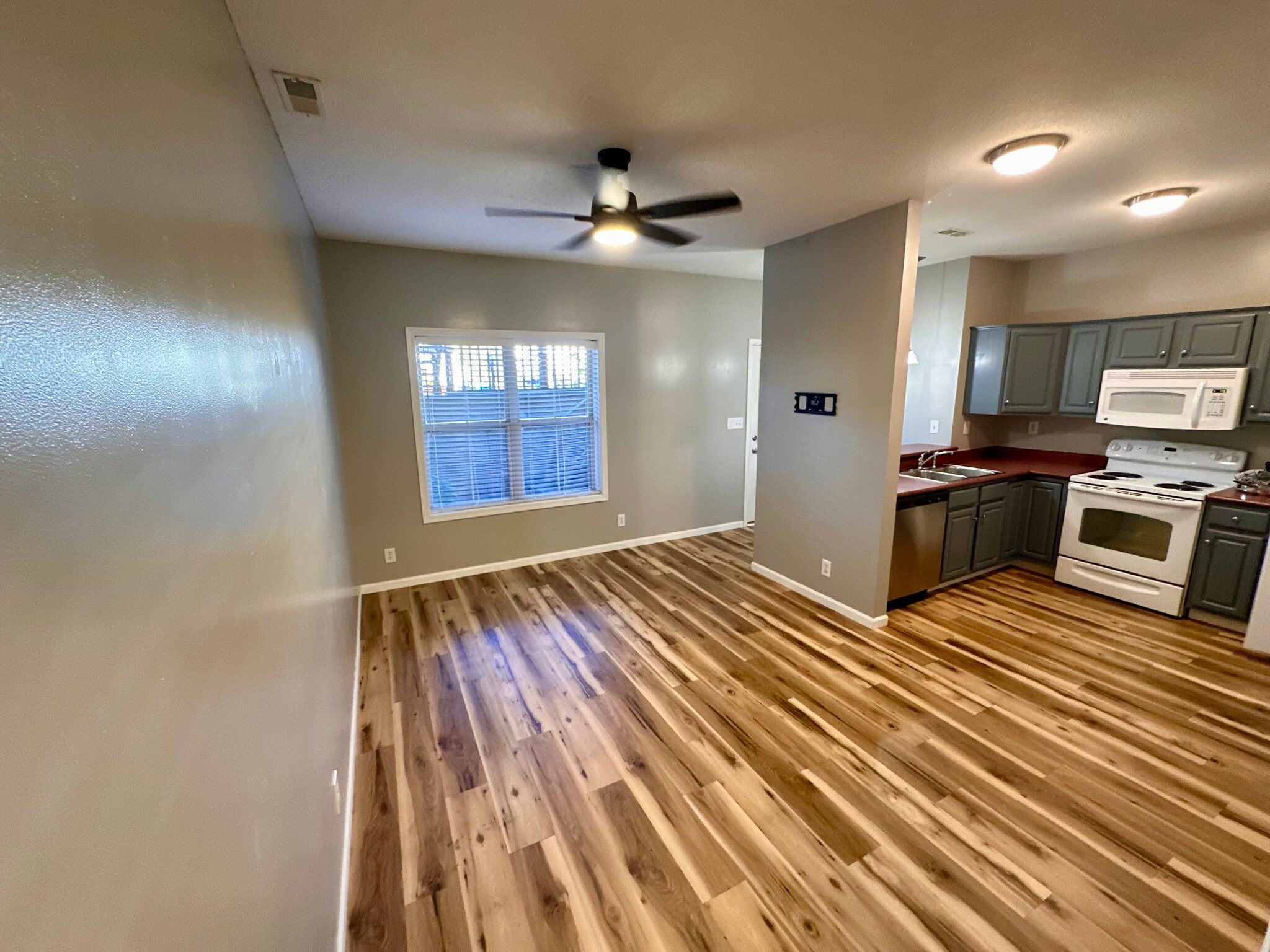 Living room - 518 N 5th St