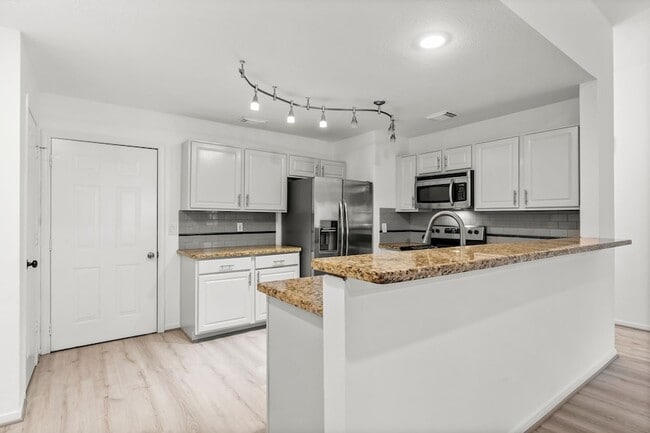 Building Photo - 351 Fantasy Ln