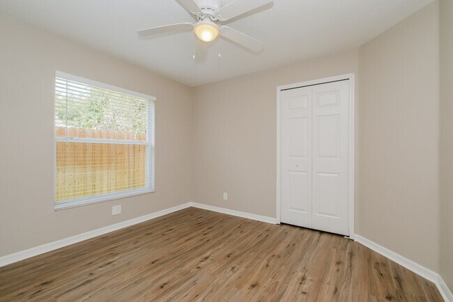 Building Photo - 1843 Horsechestnut Ct