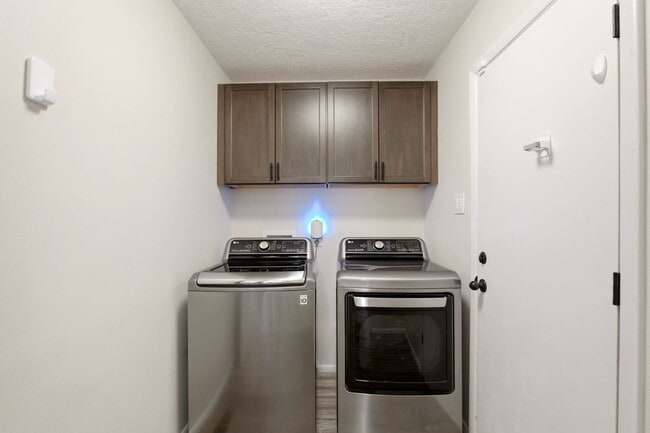 Building Photo - Exceptional Property in the NE Heights