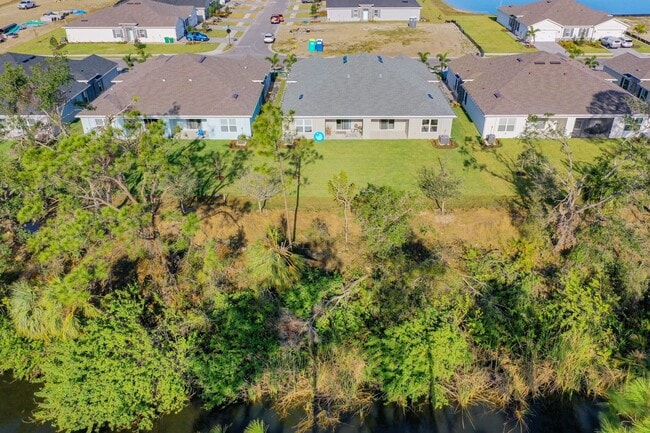 Building Photo - Villa Home in West Port - 3/2/2 close to s...