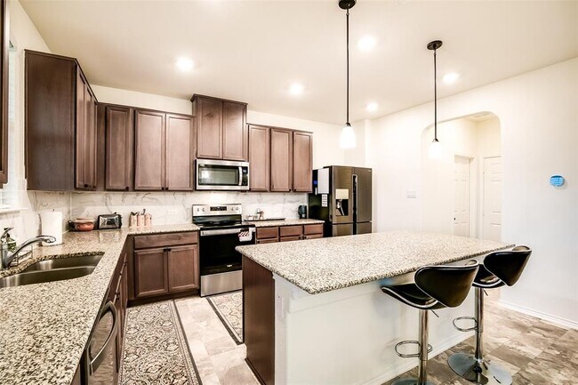 Building Photo - 1924 Stringer Pass