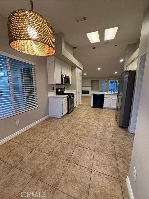 Building Photo - 15453 Sharon Ave